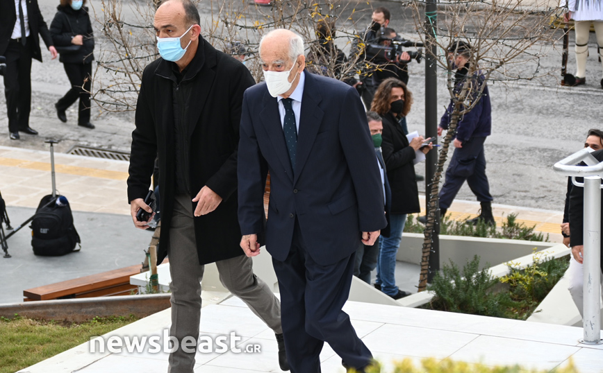 Κηδεία Κάρολου Παπούλια Κηδεία Κάρολου Παπούλια