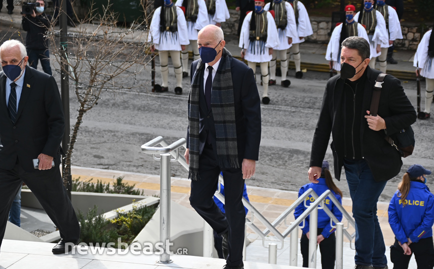 Κηδεία Κάρολου Παπούλια Κηδεία Κάρολου Παπούλια