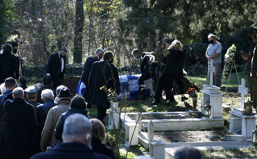 Κηδεία Κάρολου Παπούλια