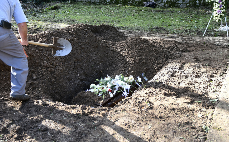 Κηδεία Κάρολου Παπούλια