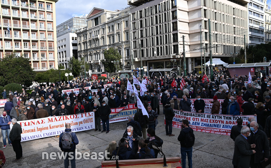 Συγκέντρωση διαμαρτυρίας συνταξιούχων στην πλατεία Κλαυθμώνος