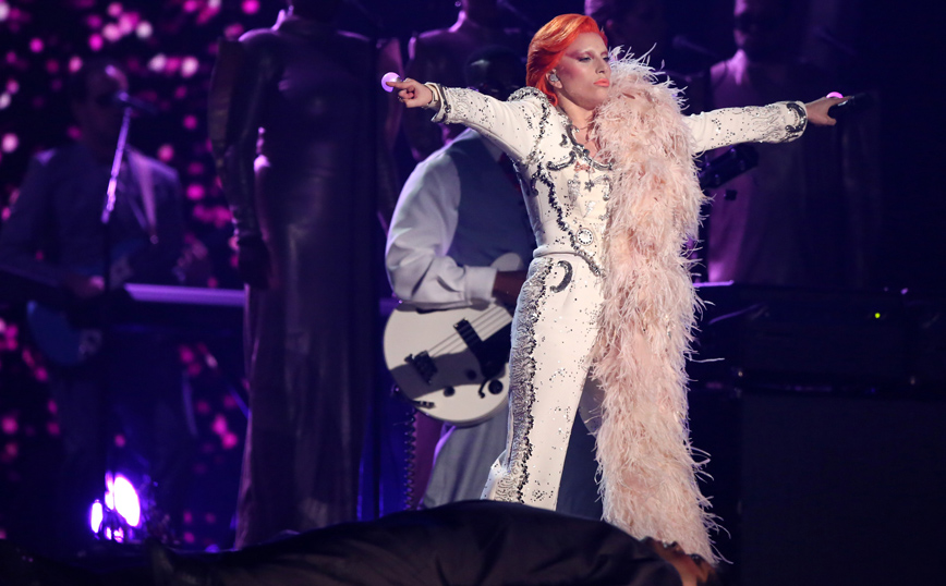 Lady Gaga: Γιατί η καριέρα της αποτελεί φόρο τιμής προς τον David Bowie