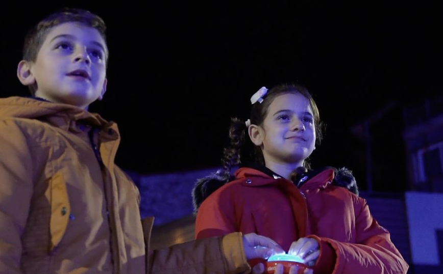 Τα παιδιά άναψαν το χριστουγεννιάτικο δέντρο στη Λαμία Τα παιδιά άναψαν το χριστουγεννιάτικο δέντρο στη Λαμία