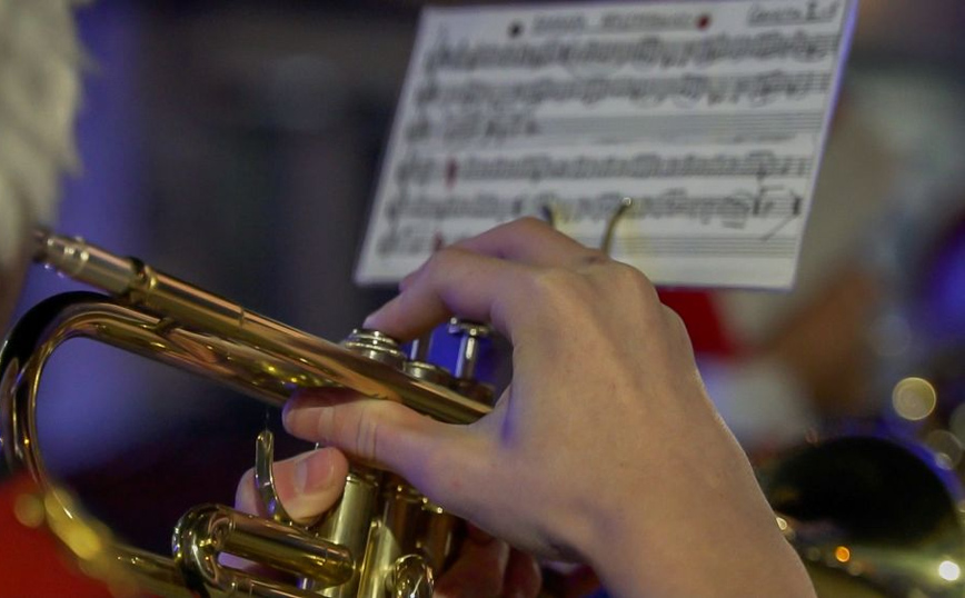 Τα παιδιά άναψαν το χριστουγεννιάτικο δέντρο στη Λαμία Τα παιδιά άναψαν το χριστουγεννιάτικο δέντρο στη Λαμία