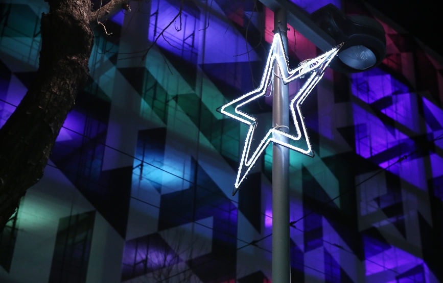 Το ιστορικό κτήριο του Μινιόν άναψε για τα Χριστούγεννα Το ιστορικό κτήριο του Μινιόν άναψε για τα Χριστούγεννα