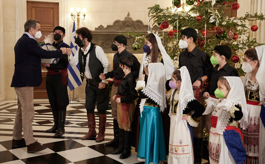 Κάλαντα της Πρωτοχρονιάς από τα παιδιά του Συλλόγου Ασηγωνιωτών Αττικής - Παύλος Γύπαρης