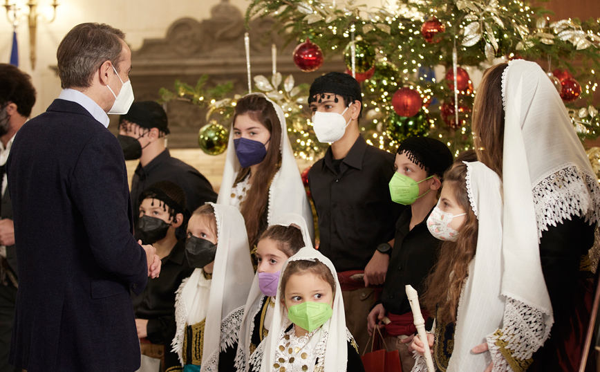 Κάλαντα της Πρωτοχρονιάς από τα παιδιά του Συλλόγου Ασηγωνιωτών Αττικής - Παύλος Γύπαρης