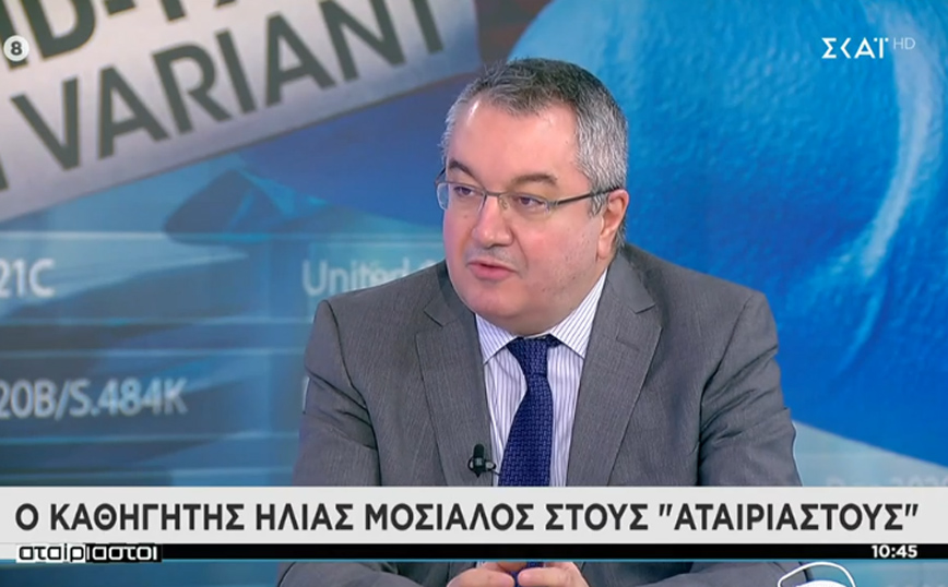 Κορονοϊός – Μόσιαλος: Αναπόφευκτη η υποχρεωτικότητα στους άνω των 60 – Θα έπρεπε να είχαν προηγηθεί θετικά μέτρα