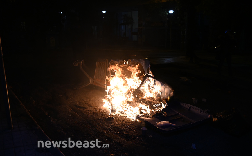 Φωτιά σε κάδους στην οδό Μπενάκη Φωτιά σε κάδους στην οδό Μπενάκη
