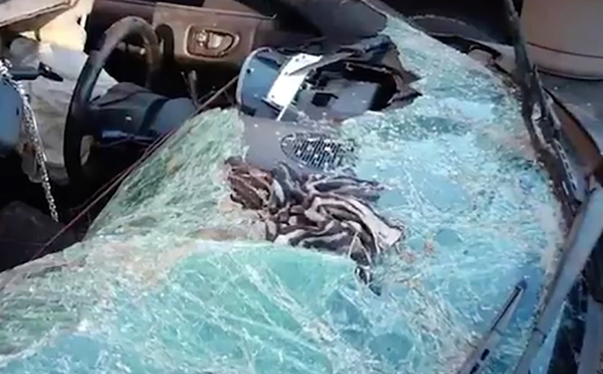 στραπατσαρισμένο αυτοκίνητο