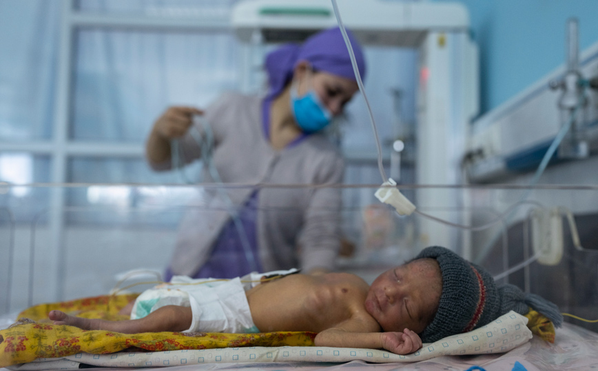 Βρέφος σε θερμοκοιτίδα Βρέφος σε θερμοκοιτίδα