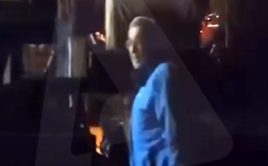 Στάθης Παναγιωτόπουλος: Η αντίδρασή του στις κάμερες έξω από το σπίτι του Στάθης Παναγιωτόπουλος: Η αντίδρασή του στις κάμερες έξω από το σπίτι του