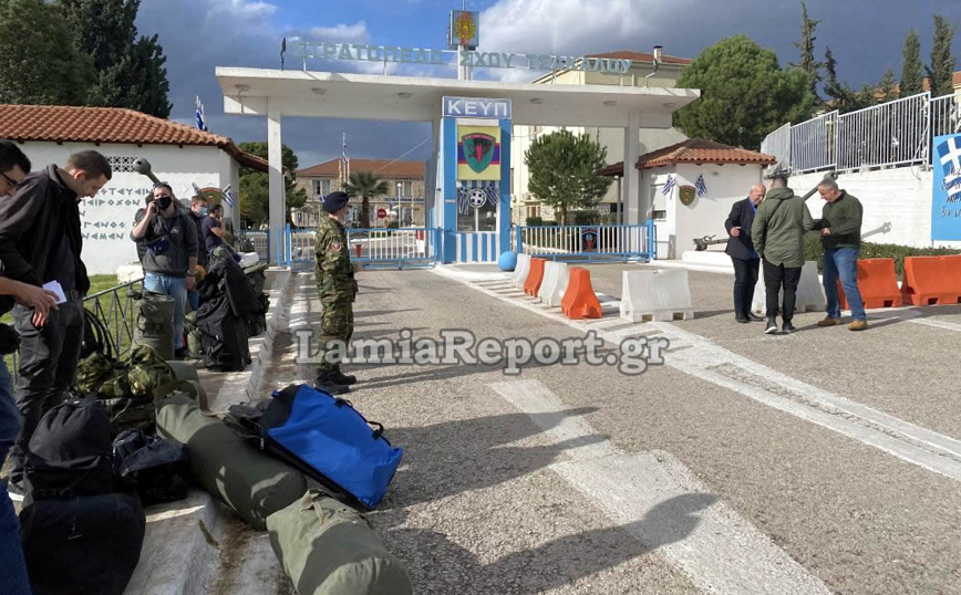 Ο Γιώργος Παπαδάκης στην Ορκωμοσία του γιου του Ιάσονα Ο Γιώργος Παπαδάκης στην Ορκωμοσία του γιου του Ιάσονα