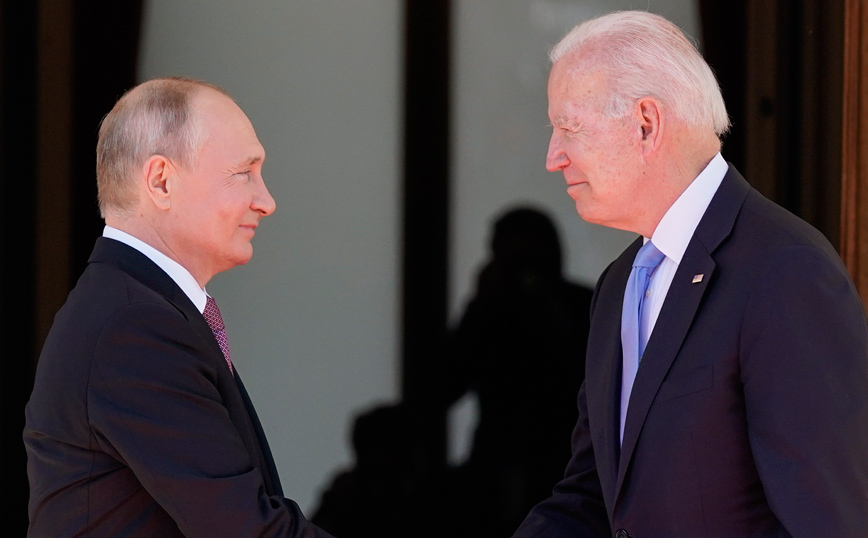 Αισιοδοξία στο Κίεβο φέρνει η σύνοδος Μπάιντεν-Πούτιν: «Ελπίζουμε στην απομάκρυνση των ρωσικών στρατευμάτων»