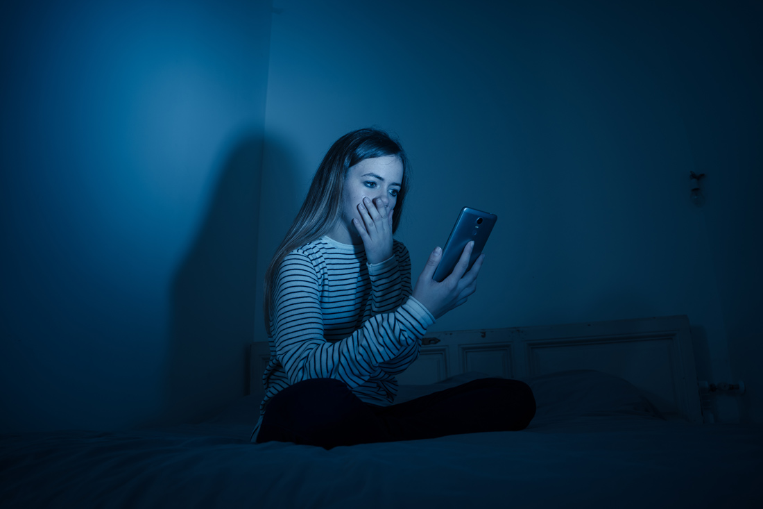Μαζικό revenge porn στην Πάτρα: «Νιώθω σαν να βιάζομαι κάθε ημέρα» – Συγκλονίζει θύμα του ροζ κυκλώματος