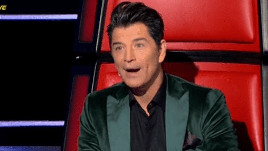 The Voice: Ο Σάκης Ρουβάς «έκαψε» κατά λάθος την μεγάλη έκπληξη του τελικού