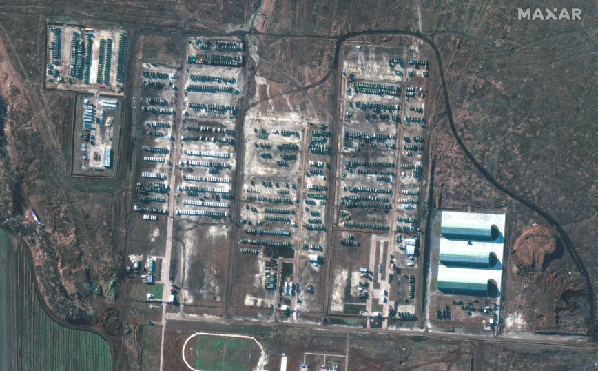 Εκατοντάδες ρωσικά τεθωρακισμένα στα σύνορα με την Ουκρανία: Δορυφορικές εικόνες ντοκουμέντο