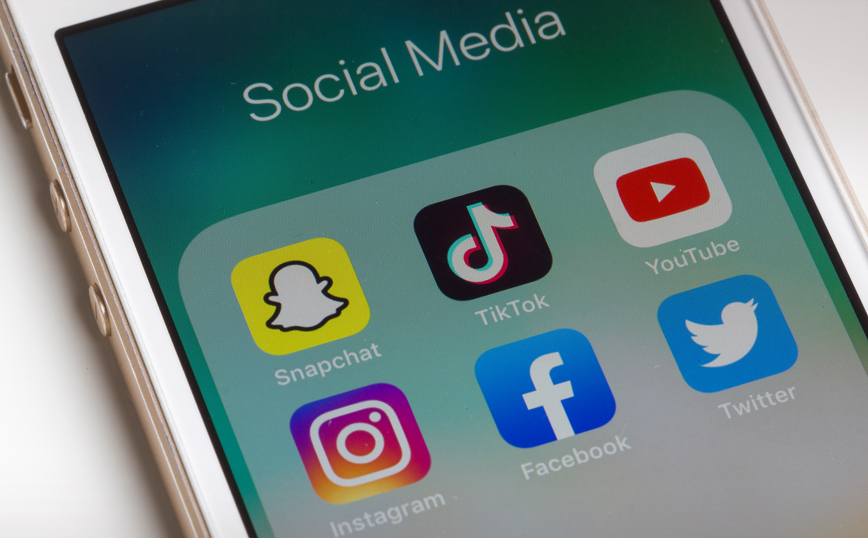 Τα εικονίδια των Facebook, YouTube, Snapchat και Twitter Τα εικονίδια των Facebook, YouTube, Snapchat και Twitter