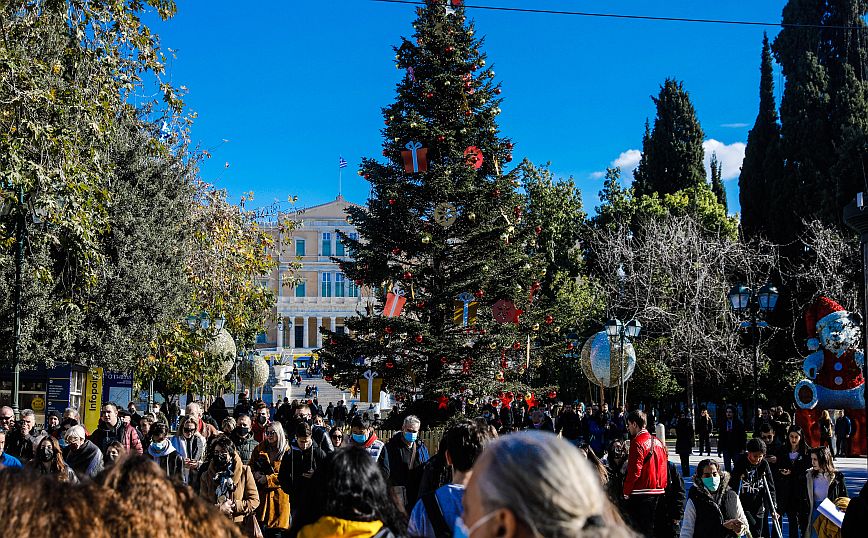 Μετάλλαξη Όμικρον: Καμπανάκι κινδύνου για έως 12.000 κρούσματα