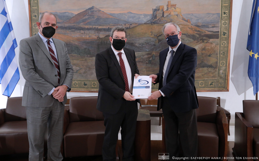 Στον Πρόεδρο της Βουλής παραδόθηκε η Έκθεση της Εθνικής Αρχής Ανώτατης Εκπαίδευσης Στον Πρόεδρο της Βουλής παραδόθηκε η Έκθεση της Εθνικής Αρχής Ανώτατης Εκπαίδευσης