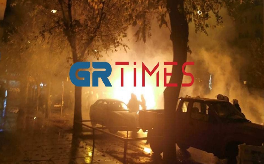 Επέτειος δολοφονίας Γρηγορόπουλου: «Βροχή» από μολότοφ στο τέλος της πορείας στη Θεσσαλονίκη – 35 προσαγωγές, 5 συλλήψεις