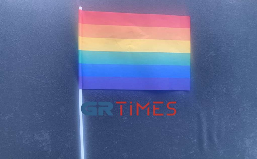 Θεσσαλονίκη: Απείλησαν μαθήτριες με σημαιάκια ΛΟΑΤΚΙ σε σχολείο &#8211; «Δε χωρά η ομοφυλοφιλία στην Ελλάδα»