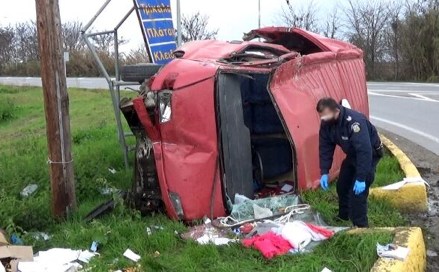 Εικόνες από σοκαριστικό τροχαίο με έναν νεκρό στην Ημαθία