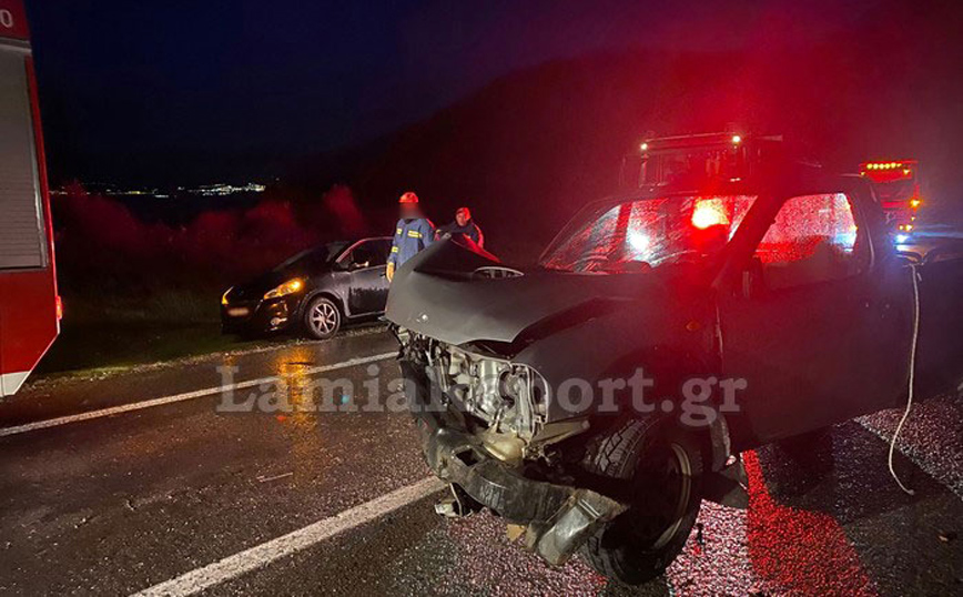 Εικόνες από σοβαρό τροχαίο στον Μπράλο: Εγκλωβίστηκε 85χρονος σε όχημα που ανετράπη