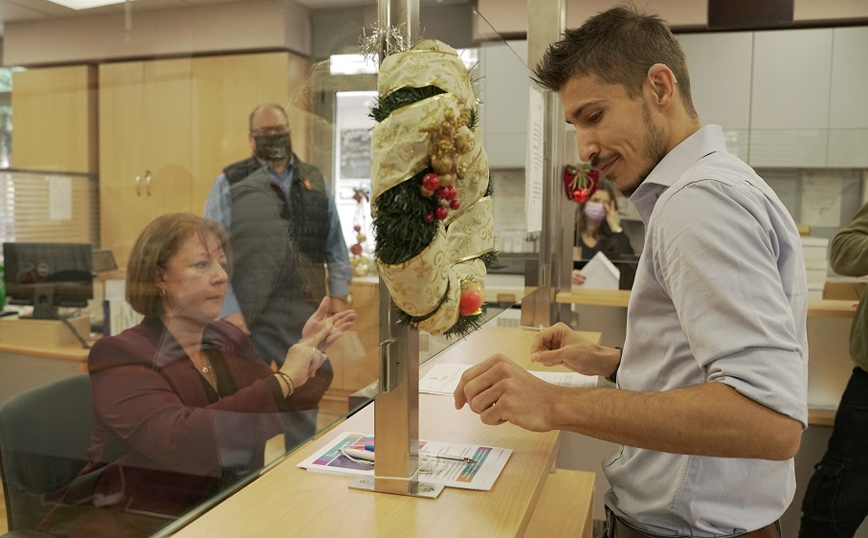 Δήμος Χαλανδρίου: Εκπαίδευσε υπαλλήλους των ΚΕΠ στη νοηματική