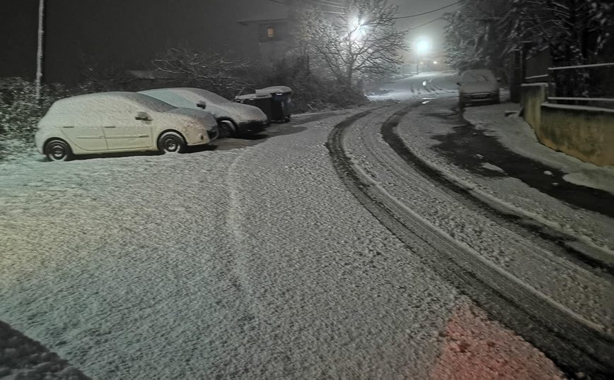 Έπεσαν τα πρώτα χιόνια στα ορεινά της Θεσσαλονίκης Έπεσαν τα πρώτα χιόνια στα ορεινά της Θεσσαλονίκης