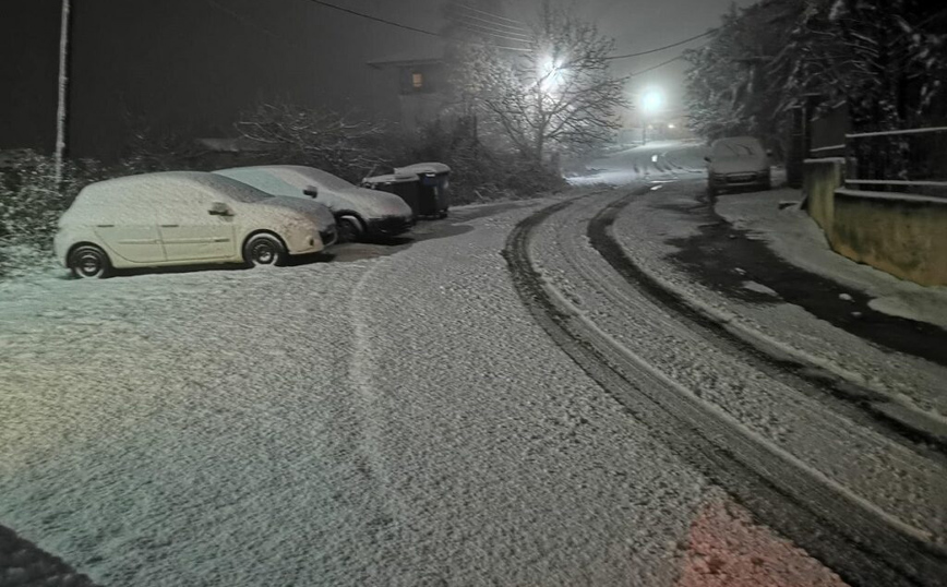 Έπεσαν τα πρώτα χιόνια στα ορεινά της Θεσσαλονίκης Έπεσαν τα πρώτα χιόνια στα ορεινά της Θεσσαλονίκης