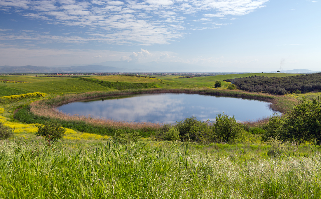 Ζερέλια: Οι δύο λίμνες- «εξωγήινη» δημιουργία δίπλα στο Βόλο