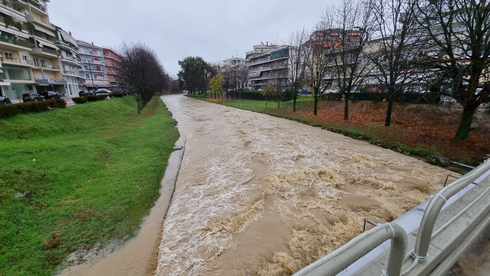 Κακοκαιρία Διομήδης: Εικόνες από τον Ληθαίο στα Τρίκαλα &#8211; Υπερχείλισε το ποτάμι