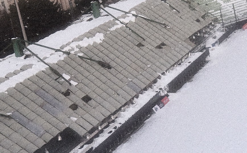 Κατέρρευσε το στέγαστρο στο γήπεδο της Λεωφόρου Αλεξάνδρας Κατέρρευσε το στέγαστρο στο γήπεδο της Λεωφόρου Αλεξάνδρας