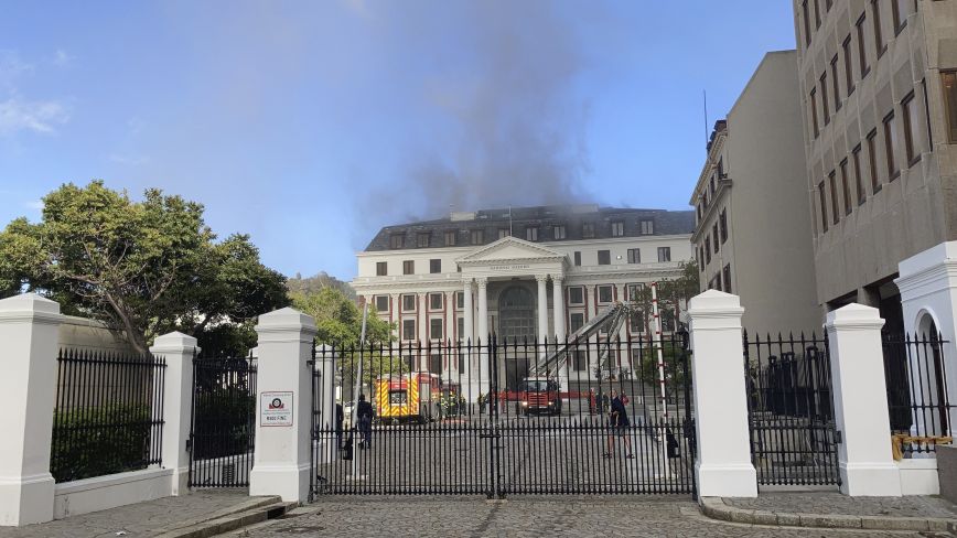 Νότια Αφρική: Υπό έλεγχο η φωτιά σε κτίριο του Κοινοβουλίου