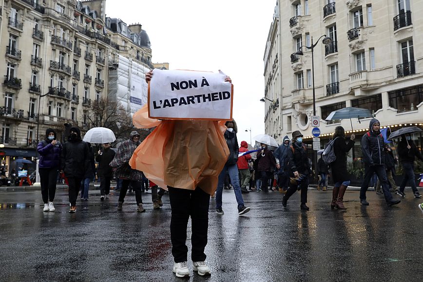 Γαλλία: Αντιεμβολιαστές διαδηλώνουν κατά του Μακρόν &#8211; Εμείς θα σε τσαντίσουμε  &#8211; Δείτε φωτογραφίες και βίντεο