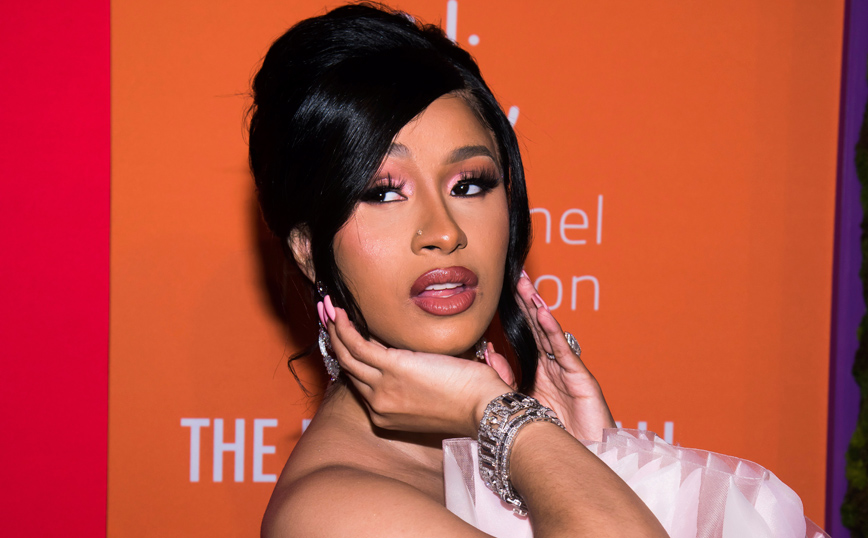 Η Cardi B λέει πως ο μόλις τεσσάρων μηνών γιος της μιλάει: «Τον ρώτησα &#8220;λατρεύεις τη μαμά&#8221; και απάντησε &#8220;ναι&#8221;»