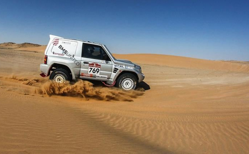 αυτοκίνητο στο ράλι ντακάρ αυτοκίνητο στο ράλι ντακάρ