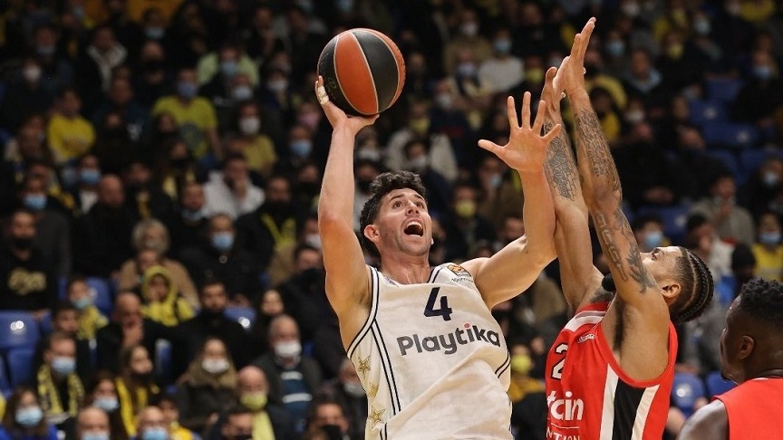 Euroleague: Λύγισε ο Ολυμπιακός και έχασε με 84-69 από τη Μακάμπι