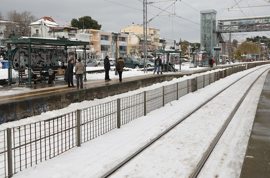 Η ΤΡΑΙΝΟΣΕ «επιστρατεύει» συρμό για να μεταφερθούν με ασφάλεια οι εγκλωβισμένοι της Αττικής Οδού