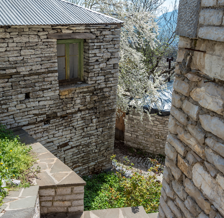 Πέτρινα κτίρια στο Βραδέτο