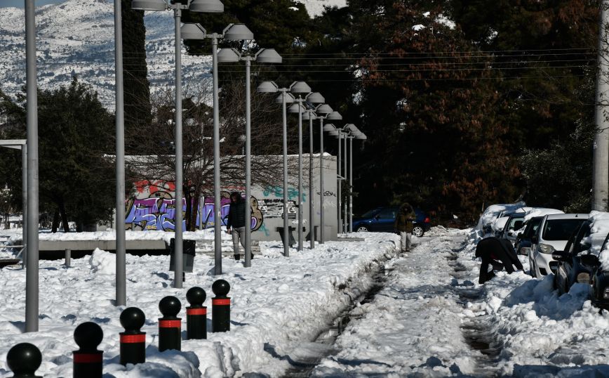 Κακοκαιρία Ελπίδα: Βάζουν ρεφενέ για να νοικιάσουν μπουλντόζα να ανοίξουν τους δρόμους