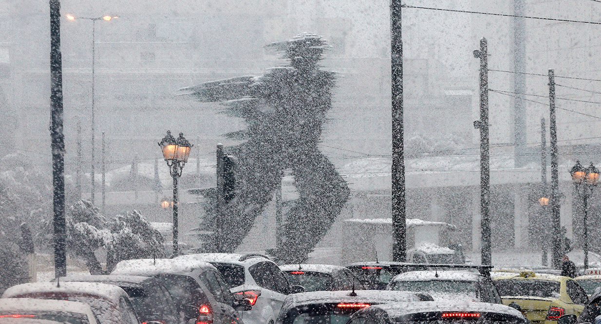 Χιόνια στο κέντρο της Αθήνας Χιόνια στο κέντρο της Αθήνας