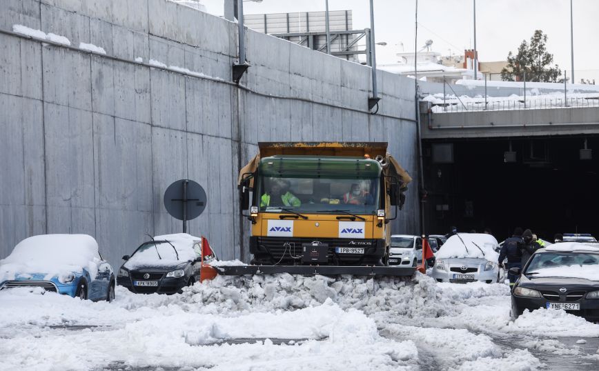 Αυτοκίνητα μέσα στην Αττική Οδό Αυτοκίνητα μέσα στην Αττική Οδό