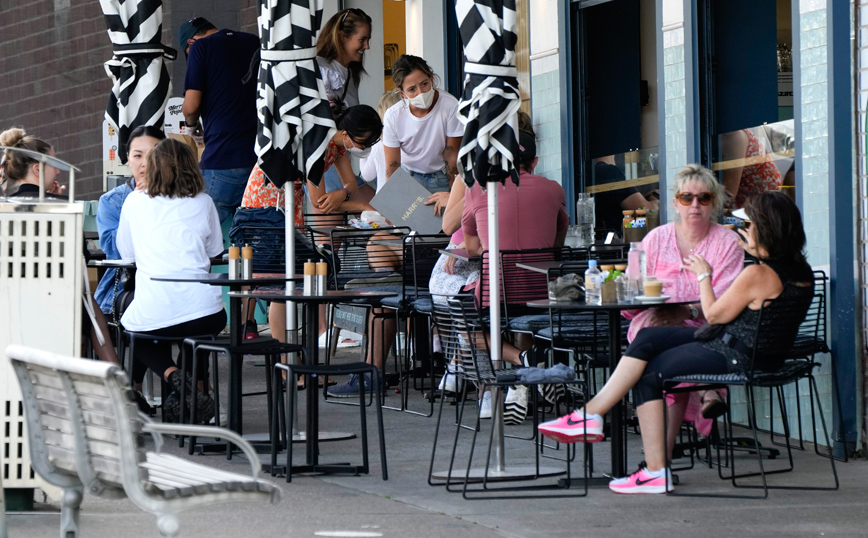 Κόσμος σε κατάστημα στην Αυστραλία Κόσμος σε κατάστημα στην Αυστραλία