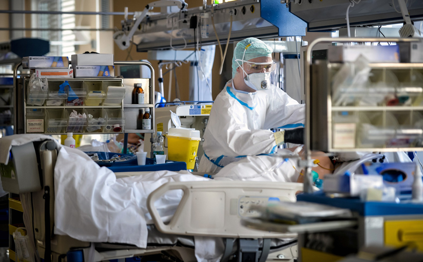 Κορονοϊός – Έρευνα: Η Όμικρον είναι 75% λιγότερο πιθανό να προκαλέσει βαριά νόσηση ή θάνατο απ’ ό,τι η Delta