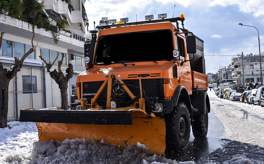 Η τιτάνια μάχη συνεχίζεται για την αποκατάσταση των προβλημάτων στο κέντρο και στις γειτονιές της Αθήνας