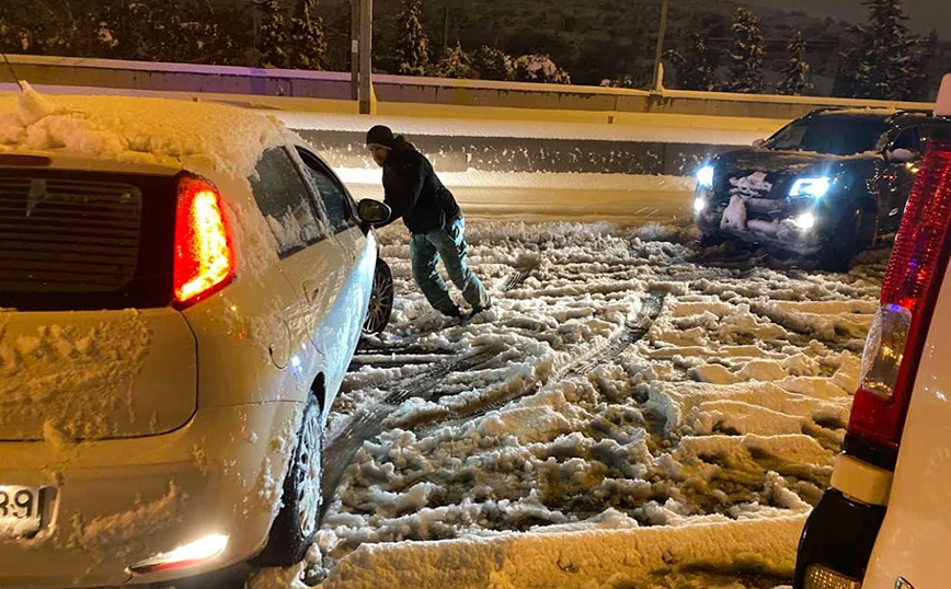 Κακοκαιρία Ελπίδα: Οι τοπικά πυκνές χιονοπτώσεις θα συνεχιστούν τις νυχτερινές ώρες