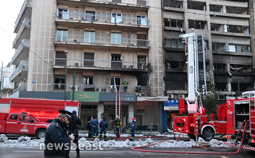 Ισχυρή έκρηξη στη Συγγρού: Διαρροή αερίου η πιθανή αιτία – Στο χειρουργείο επειγόντως ο ένας τραυματίας