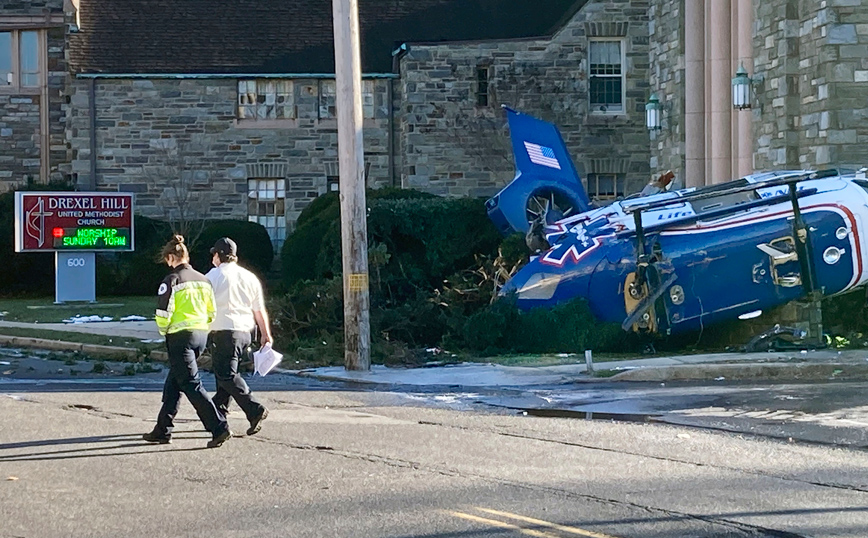 Βρέφος και τρεις ακόμη επέζησαν από συντριβή ελικοπτέρου κοντά στη Φιλαδέλφεια των ΗΠΑ Βρέφος και τρεις ακόμη επέζησαν από συντριβή ελικοπτέρου κοντά στη Φιλαδέλφεια των ΗΠΑ